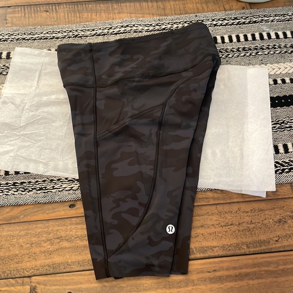 LULULEMON BIKE SHORTS - Picture 6 of 8